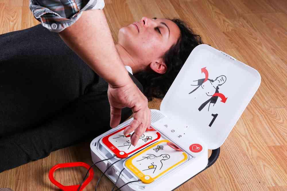 LIFEPAK CR2 Wifi tvåspråkig öppnad