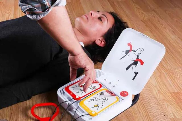 HLr Lifepak cr2 hjärtstartare