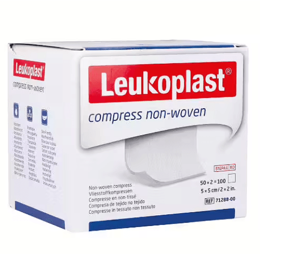 Leukoplast Compress Non-Woven steril kompress 5 × 5 cm för sårtvätt och såromläggning.