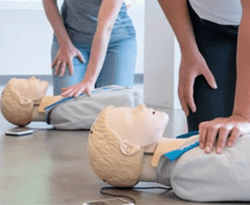 övning på Little Junior QCPR