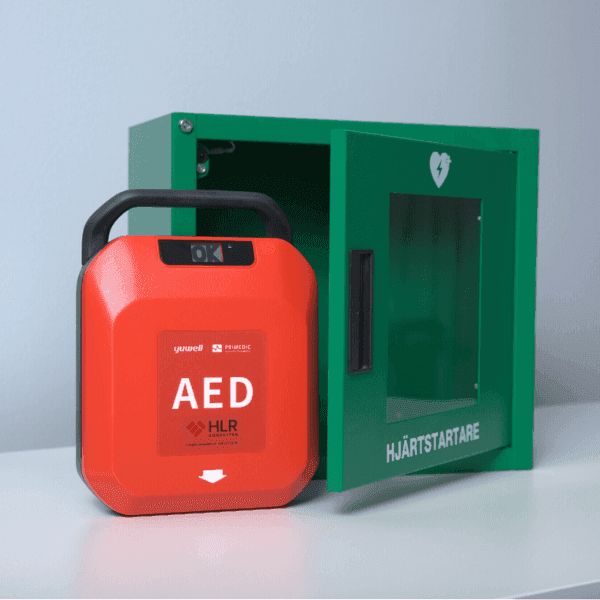 Hjärtstartare med ett grönt skåp